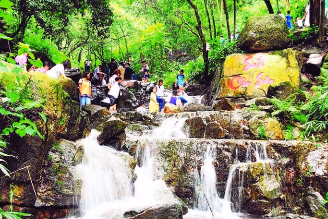 Suối Côn Sơn sau cải tạo luôn có nước, tạo thêm vẻ đẹp tiềm ẩn và linh thiêng cho khu di tích Côn Sơn.