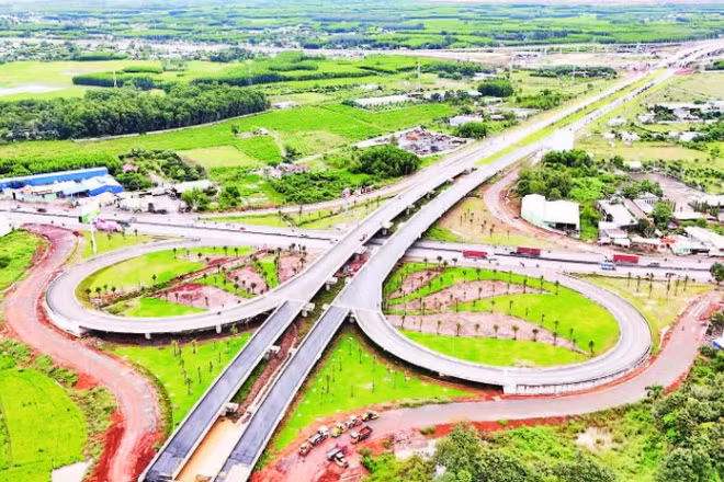 Mạng lưới hạ tầng giao thông đồng bộ, hiện đại được kỳ vọng sẽ tạo sức bật mạnh mẽ cho kinh tế Đồng Nai tăng trưởng 2 con số thời gian tới.