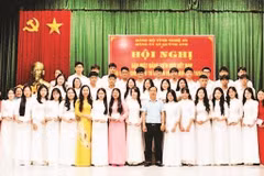 Đảng ủy xã Quỳnh Anh gặp mặt đảng viên mới kết nạp và quần chúng ưu tú chuẩn bị kết nạp Đảng.