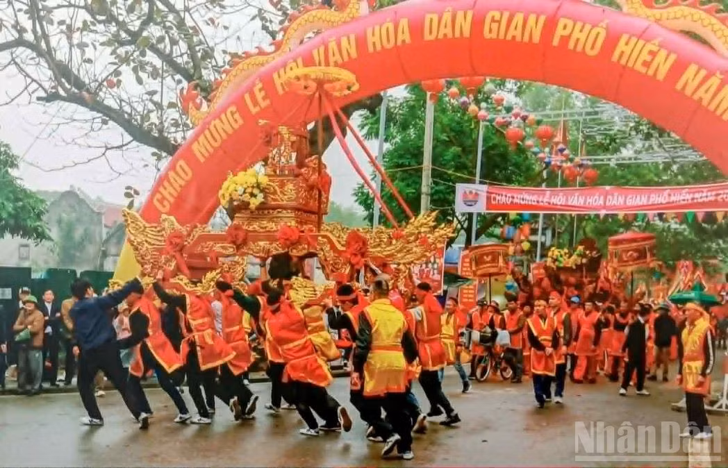 ndo_br_le-hoi-dan-gian-pho-hien-2.jpg
