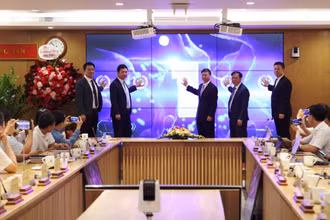 Bấm nút khai trương sàn giao dịch khoa học và công nghệ Việt Nam.