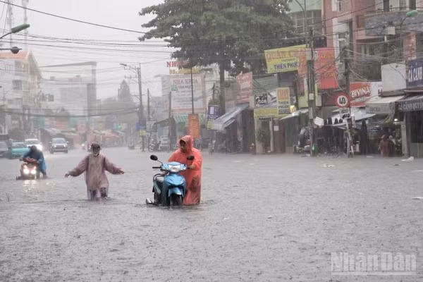 Khánh Hòa dự báo có mưa lớn kéo dài, có nơi cục bộ hơn 200mm. (Ảnh: VŨ TÂN)