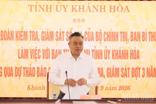 Đồng chí Trần Sỹ Thanh, Ủy viên Bộ Chính trị, Bí thư Trung ương Đảng, Chủ nhiệm Ủy ban Kiểm tra Trung ương phát biểu. (Ảnh: VŨ TÂN)