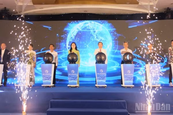 Nghi thức ra mắt Hợp tác xã Nuôi trồng Thủy sản và Du lịch KLC Đại Dương XI. (Ảnh: VŨ TÂN)