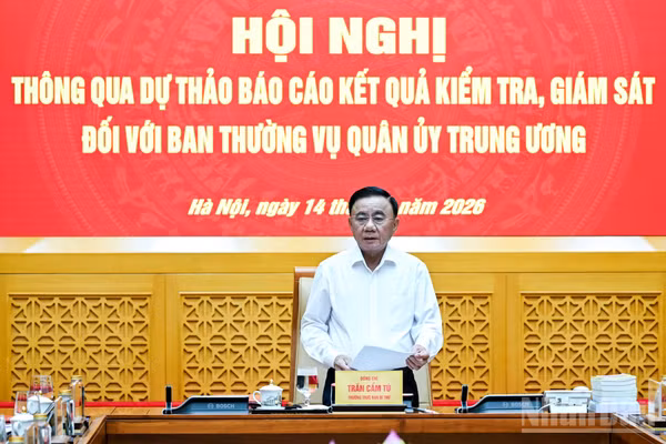 Thường trực Ban Bí thư Trần Cẩm Tú, Trưởng đoàn kiểm tra, giám sát số 221 của Bộ Chính trị, Ban Bí thư phát biểu kết luận hội nghị. (Ảnh: DUY LINH)