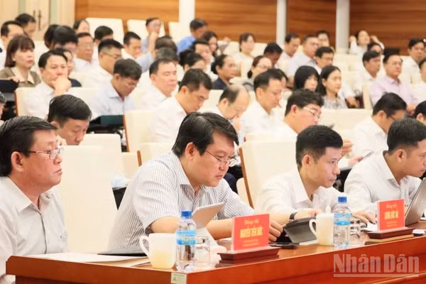 Các đại biểu tham dự hội nghị. (Ảnh: VŨ TÂN)