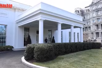 [Video] Tổng thống Mỹ Donald Trump dọa trừng phạt kinh tế Nga và Ấn Độ