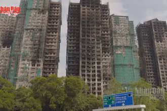 [Video] Hong Kong: Người dân chung cư Wang Fuk Court được trả tiền để mua nhà mới 