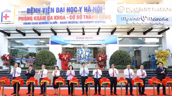 Các đại biểu cắt băng khai trương Tổ hợp chăm sóc sức khỏe HANDICO. (Ảnh: HANDICO)