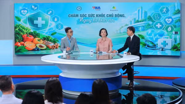Tọa đàm khoa học có chủ đề: "Chăm sóc sức khỏe chủ động, ngay từ bữa ăn". (Ảnh: MINH QUYẾT)