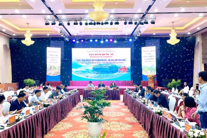 Quang cảnh tọa đàm.