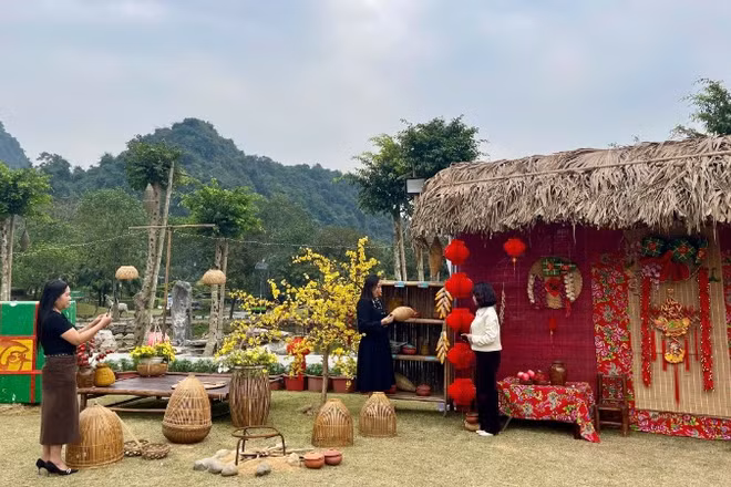 Không gian trải nghiệm Tết cổ truyền tại Khu du lịch sinh thái Thung Nham, Ninh Bình.