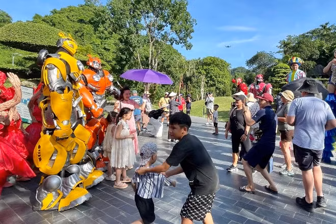 Không gian sôi động tại phân khu Carnival sắc hạ.