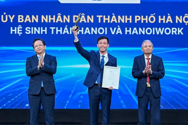 Hệ sinh thái IHanoi và Hanoiwork nhận Giải thưởng Chuyển đổi số Việt Nam. (Ảnh: Hội Truyền thông số Việt Nam)