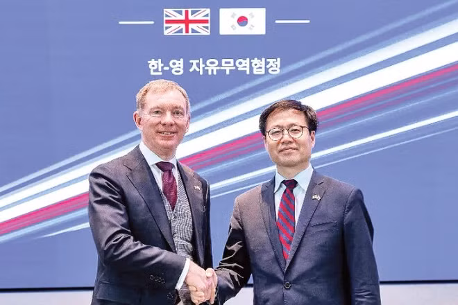 Các quan chức thương mại Anh và Hàn Quốc gặp gỡ tại Luân Đôn. (Ảnh: BỘ KINH DOANH VÀ THƯƠNG MẠI ANH)