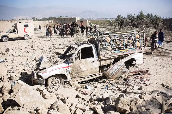 Hiện trường một vụ không kích ở Afghanistan. (Ảnh: TÂN HOA XÃ)