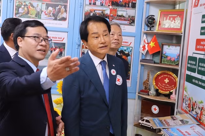 Đoàn đại biểu Hội Chữ thập đỏ thành phố Incheon (Hàn Quốc) thăm Hội Chữ thập đỏ Thành phố Hồ Chí Minh. (Ảnh: NG.THANH)