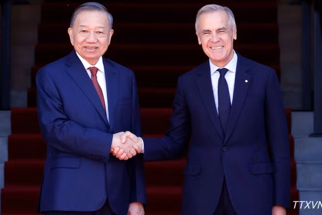 Tổng Bí thư, Chủ tịch nước Tô Lâm và Thủ tướng Canada Mark Carney. (Ảnh: TTXVN)