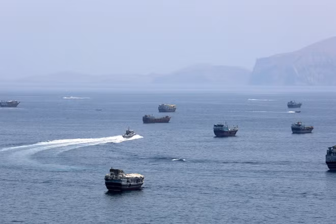 Tàu thuyền trên eo biển Hormuz, ngày 20/6/2026. (Ảnh: THX/TTXVN)