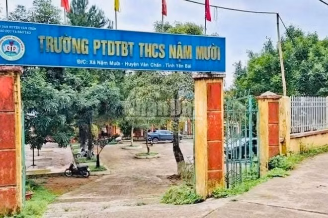 Trường phổ thông dân tộc bán trú trung học cơ sở Nậm Mười, nơi xảy ra vụ việc. (Ảnh: THANH SƠN)