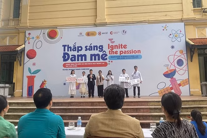 Sự kiện “Thắp sáng đam mê” mong muốn nuôi dưỡng đam mê làm khoa học của các em học sinh. 