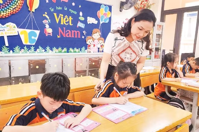 Để tránh tình trạng quá tải, cần nâng cao chất lượng giáo dục đồng đều tại các trường.
