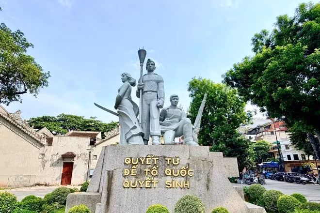 Tượng đài “Quyết tử để Tổ quốc quyết sinh” sẽ được di dời về Bộ Tư lệnh Thủ đô. (Ảnh: Ban Quản lý Di tích và danh thắng Hà Nội)