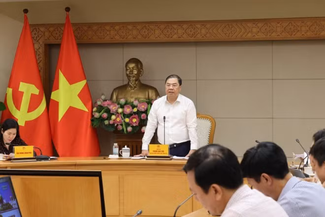 Phó Thủ tướng Thường trực Phạm Gia Túc họp với các bộ, ngành, địa phương về công tác chuẩn bị dự án đầu tư đường Vành đai 5 vùng Thủ đô. (Ảnh: VGP/Phương Nguyên)