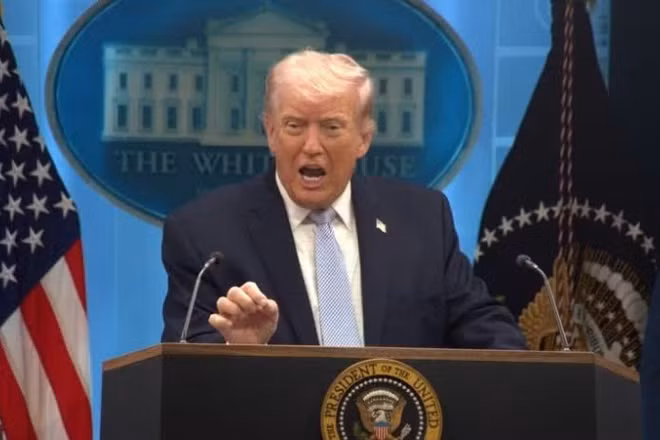 Tổng thống Mỹ Donald Trump trong cuộc họp báo tại Washington DC., ngày 6/4. (Ảnh: THX/TTXVN)