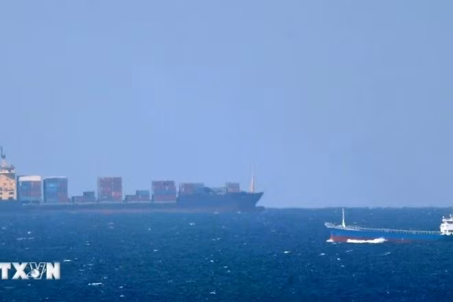 Nằm giữa Oman và Iran, eo biển Hormuz được công nhận là một trong những điểm nghẽn dầu mỏ quan trọng nhất thế giới. (Ảnh: AFP/TTXVN)