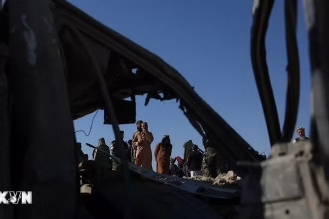 Phương tiện bị phá hủy sau một cuộc không kích tại Nangarhar, Afghanistan. (Ảnh: THX/TTXVN)