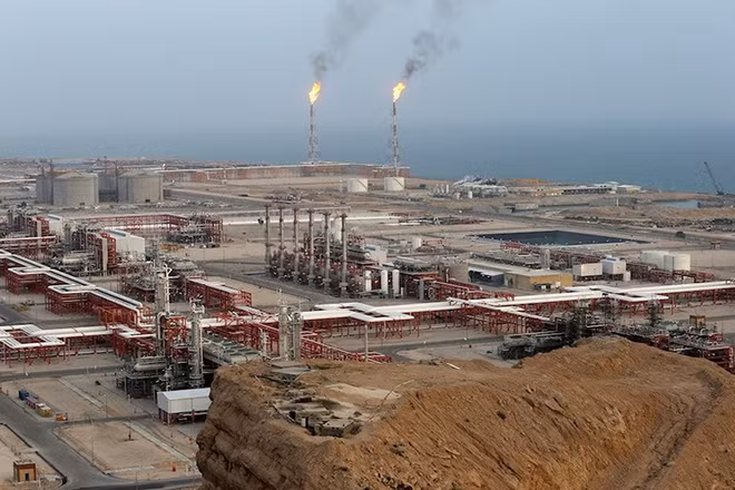 Nhà máy khai thác khí đốt ở Asaluyeh của Iran. (Ảnh: Al Mayadeen English)