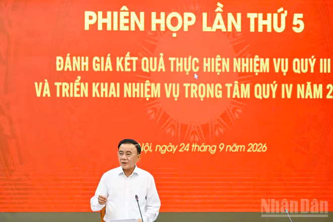 Thường trực Ban Bí thư Trần Cẩm Tú, Trưởng Ban Chỉ đạo chủ trì phiên họp Ban Chỉ đạo chuyển đổi số trong các cơ quan đảng. (Ảnh: THỦY NGUYÊN)