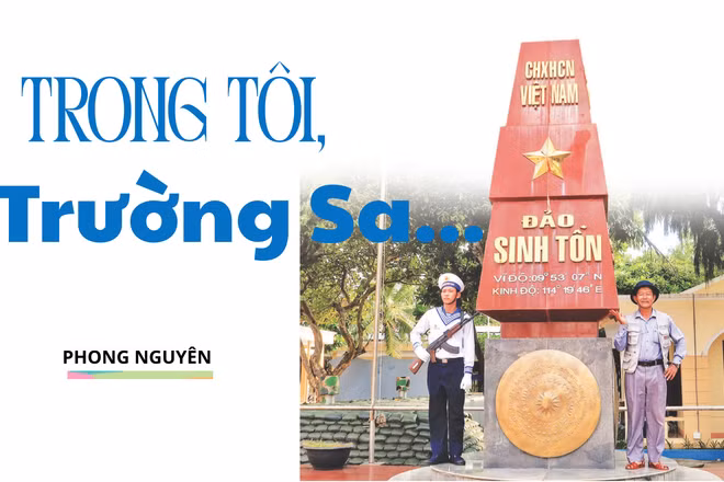Nhà báo Phong Nguyên bên cột mốc chủ quyền đảo Sinh Tồn.