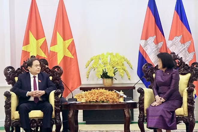 Chủ tịch Quốc hội Trần Thanh Mẫn hội kiến Chủ tịch Quốc hội Campuchia Khuon Sudary. (Ảnh: quochoi.vn)