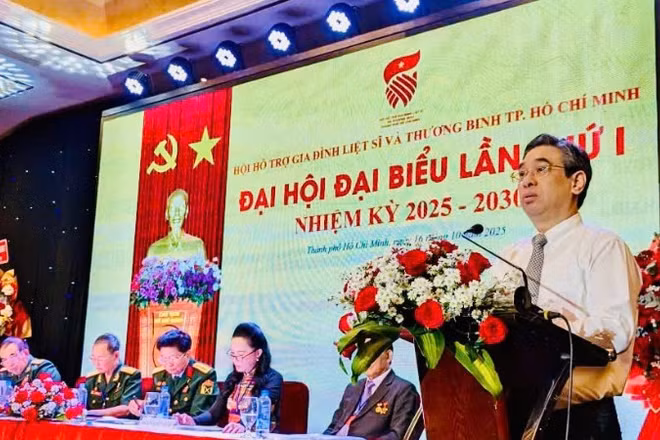 Phó Bí thư Thành ủy Thành phố Hồ Chí Minh Nguyễn Phước Lộc phát biểu tại đại hội.