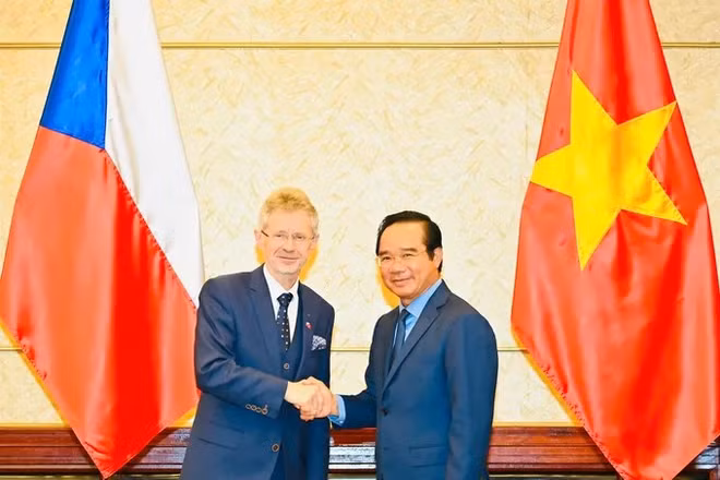 Chủ tịch Ủy ban nhân dân Thành phố Hồ Chí Minh Nguyễn Văn Được và Chủ tịch Thượng viện Quốc hội Cộng hòa Séc Milos Vystrcil tại buổi hội kiến. (Ảnh: VIỆT DŨNG)