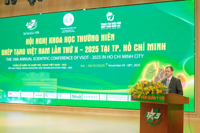 Phó Giáo sư, Tiến sĩ, bác sĩ Nguyễn Tri Thức, Thứ trưởng Y tế phát biểu tại hội nghị.