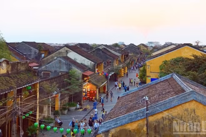 Không gian đi bộ thuận tiện với hàng nghìn ngôi nhà cổ được bảo tồn tại Hội An.