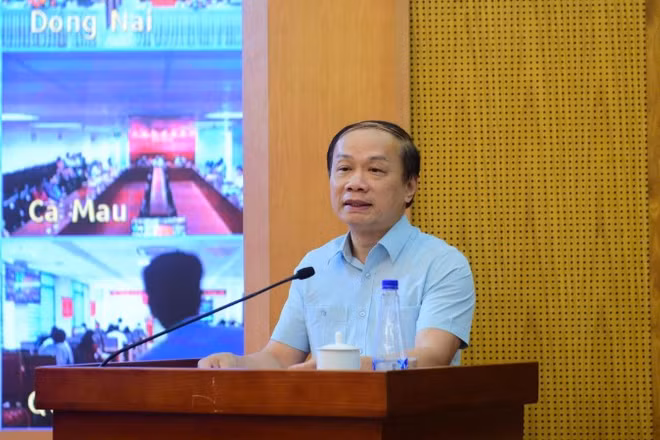 Đồng chí Phạm Tất Thắng phát biểu tại hội nghị.