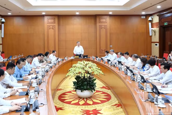 Tổng Bí thư, Chủ tịch nước Tô Lâm chủ trì làm việc về đánh giá kết quả 1 năm thực hiện Nghị quyết số 71-NQ/TW về đột phá phát triển giáo dục và đào tạo. (Ảnh: ĐĂNG KHOA)