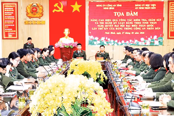 Đảng ủy Công an tỉnh Ninh Bình tổ chức tọa đàm về nâng cao hiệu quả công tác kiểm tra, giám sát, thi hành kỷ luật đảng.