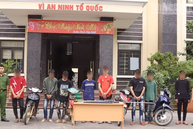 Nhóm 8 thanh thiếu niên gây rối trật tự công cộng tại cơ quan Công an Sơn La.