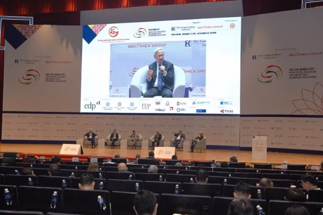 Các diễn giả thảo luận triển vọng về kinh tế ASEAN tại Hội nghị đối thoại cấp cao quan hệ kinh tế ASEAN-Italia lần thứ 9.