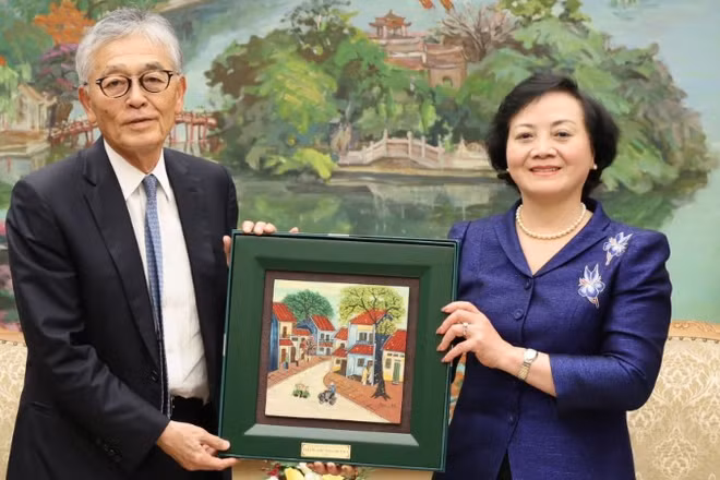 Phó Thủ tướng Phạm Thị Thanh Trà và ông Honna Hitoshi, Chủ tịch kiêm Tổng Giám đốc Tập đoàn Erex (Nhật Bản. (Ảnh: VGP/Thu Giang)