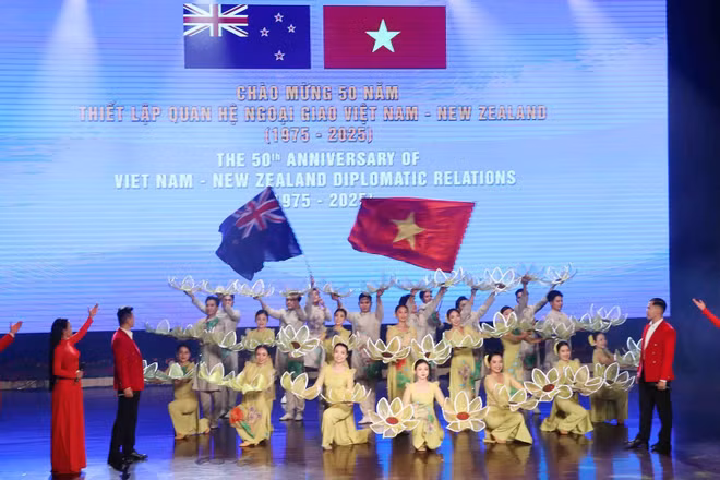 Ủy ban nhân dân Thành phố Hồ Chí Minh tổ chức Lễ kỷ niệm 50 năm thiết lập quan hệ ngoại giao Việt Nam-New Zealand (1975-2025), tại Thành phố Hồ Chí Minh, ngày 28/11/2025. (Ảnh: TTXVN)