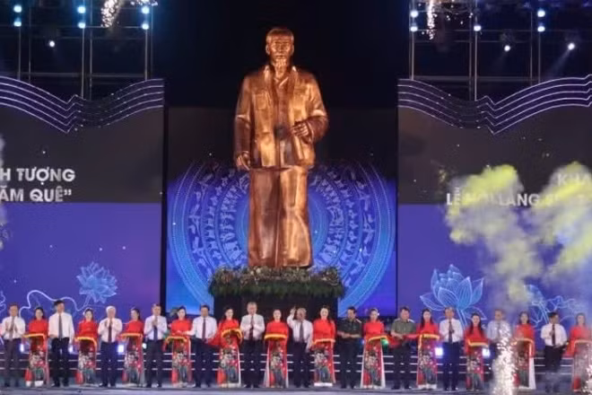 Lễ hội Làng Sen là hoạt động chính trị, văn hóa có ý nghĩa quan trọng, thể hiện lòng biết ơn, thành kính của nhân dân đối với Chủ tịch Hồ Chí Minh.