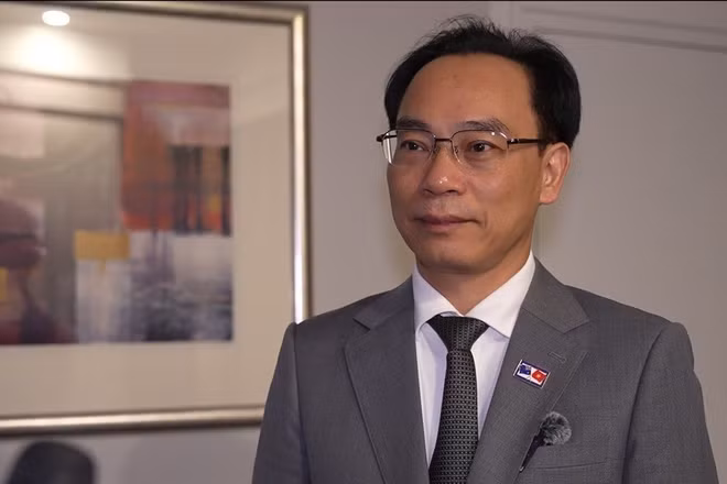Bộ trưởng Giáo dục và Đào tạo Hoàng Minh Sơn.