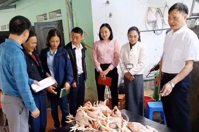 Tuyên Quang thành lập 2 đoàn kiểm tra về an toàn thực phẩm trong dịch vụ ăn uống và thức ăn đường phố.