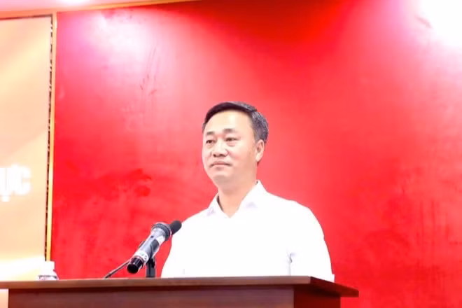 Đồng chí Nguyễn Việt Hùng, Chủ tịch Ủy ban nhân dân tỉnh phát biểu chỉ đạo.
